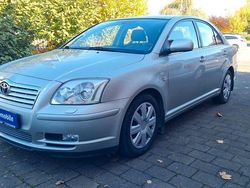 Silber Gebraucht 2004 Toyota Avensis Sol Kleinwagen | 2.799 € (Guter Preis)