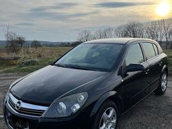 Schwarz Gebraucht 2009 Opel Astra Innovation Limousine | 3.400 € (Fairer Preis)