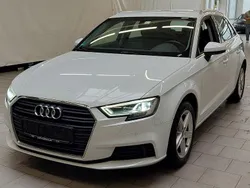Weiß Gebraucht 2016 Audi A3 Sportback Limousine | 15.450 € (Fairer Preis)