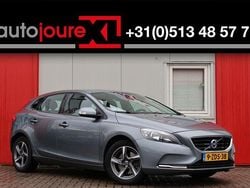 Grau Gebraucht 2014 Volvo V40 Business Edition Limousine | 5.799 € (Guter Preis)