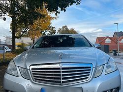 Grau Gebraucht 2010 Mercedes E220 Limousine | 8.000 € (Fairer Preis)