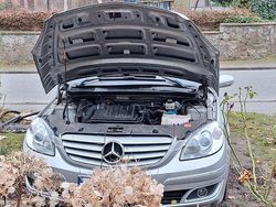 Grau Gebraucht 2006 Mercedes B180 Van / Kleinbus | 3.500 € (Guter Preis)