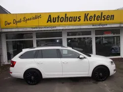 Weiß Gebraucht 2014 Skoda Octavia Elegance Kombi | 14.899 € (Teuer)