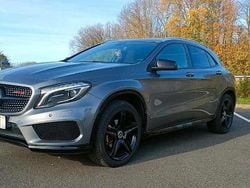 Grau Gebraucht 2015 Mercedes GLA200 AMG SUV | 25.500 €