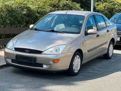 Gold Gebraucht 1999 Ford Focus Limousine | 600 € (Guter Preis)
