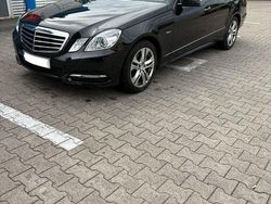 Schwarz Gebraucht 2011 Mercedes E200 Avantgarde Limousine | 12.900 € (Fairer Preis)