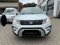 Weiß Gebraucht 2015 Suzuki Vitara Comfort SUV | 8.990 € (Etwas zu teuer)