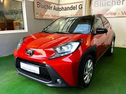 Rot metalliclack und s (metallic) Gebraucht 2022 Toyota Aygo Pulse Kleinwagen | 15.950 €