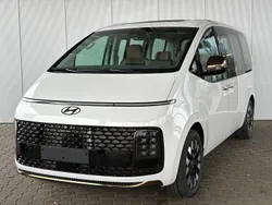 Creamy white metallic Gebraucht 2025 Hyundai Staria Van | 51.880 €