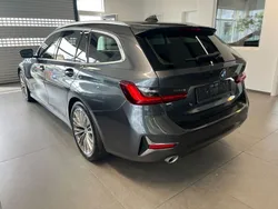 Grau Gebraucht 2022 BMW 320 Luxury Line Kombi | 25.900 € (Guter Preis)