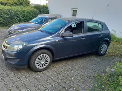 Grau Gebraucht 2009 Opel Astra Limousine | 1.900 € (Superpreis)
