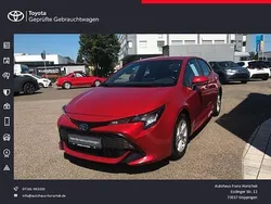 Karminarot metallic Gebraucht 2022 Toyota Corolla Basis | 19.690 € (Superpreis)