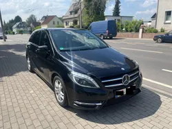 Schwarz Gebraucht 2012 Mercedes B180 Van / Kleinbus | 8.900 €