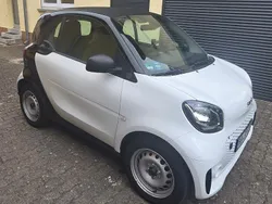 Weiß Gebraucht 2021 Smart ForTwo Electric Drive Coupé | 7.600 € (Guter Preis)