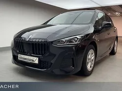 Saphirschwarz Gebraucht 2024 BMW 220 Active Tourer Luxury Line Van / Kleinbus | 40.499 €