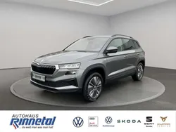 Graphitegrau metallic Gebraucht 2023 Skoda Karoq Tour SUV | 33.480 € (Guter Preis)