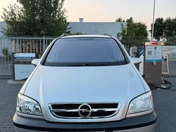 Silber Gebraucht 2004 Opel Zafira Van / Kleinbus | 1.600 €