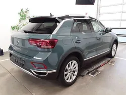 Blau Gebraucht 2023 VW T-Roc Style SUV | 28.800 € (Fairer Preis)