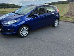 Blau Gebraucht 2016 Ford Fiesta Celebration Kleinwagen | 6.600 € (Fairer Preis)
