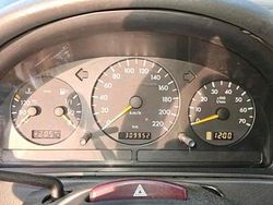 Schwarz Gebraucht 2001 Mercedes ML320 SUV | 1.250 € (Superpreis)