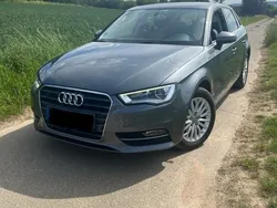 Grau Gebraucht 2014 Audi A3 Sportback Ambiente Limousine | 11.500 € (Guter Preis)