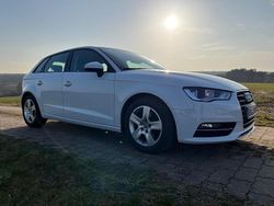 Weiß Gebraucht 2015 Audi A3 Kleinwagen | 8.800 € (Fairer Preis)