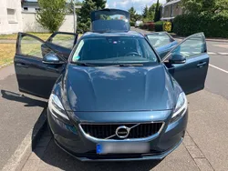 Blau Gebraucht 2019 Volvo V40 Momentum Kombi | 15.800 € (Guter Preis)