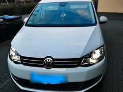 Weiß Gebraucht 2015 VW Sharan Highline Van / Kleinbus | 25.700 €