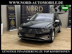 Deep black perleffek (metallic) Gebraucht 2023 VW Passat Alltrack Kombi | 28.990 € (Guter Preis)