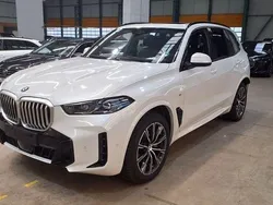 Mineralweiss metallic Gebraucht 2024 BMW X5 M Sport SUV | 81.840 € (Superpreis)