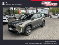 Braun Gebraucht 2025 Toyota Yaris Cross Team SUV | 29.390 € (Fairer Preis)