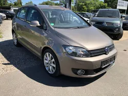 Braun Gebraucht 2009 VW Golf Plus Cross Highline Van / Kleinbus | 8.390 € (Fairer Preis)