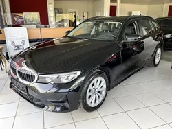 Black sapphire metallic Gebraucht 2020 BMW 320 Sport Line Kombi | 23.975 € (Fairer Preis)