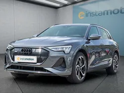 Grau Gebraucht 2023 Audi e-tron S-Line SUV | 37.949 € (Etwas zu teuer)