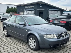 Grau Gebraucht 2001 Audi A4 Limousine | 1.200 € (Guter Preis)