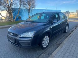 Grau Gebraucht 2006 Ford Focus Limousine | 2.150 € (Fairer Preis)