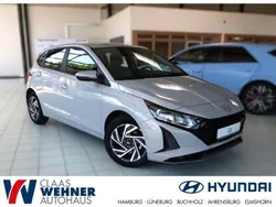 Grau Neu 2024 Hyundai i20 Trend Limousine | 23.470 € (Etwas zu teuer)