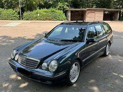 Grün Gebraucht 2000 Mercedes E320 Elegance Kombi | 7.400 €