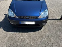 Blau Gebraucht 2002 Ford Focus Kleinwagen | 750 € (Guter Preis)