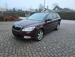 Rot Gebraucht 2011 Skoda Octavia Elegance Kombi | 2.600 € (Superpreis)