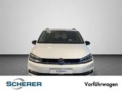 Pure white Neu 2025 VW Touran Highline Van / Kleinbus | 47.990 €