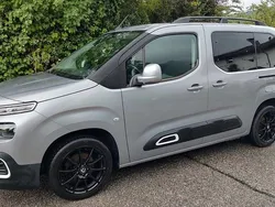 Grau Gebraucht 2019 Citroën Berlingo Live Van / Kleinbus | 11.900 €