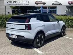 Blue metallic Gebraucht 2025 Volvo EX30 Plus SUV | 38.450 €