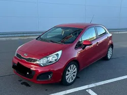 Rot Gebraucht 2014 Kia Rio Kleinwagen | 6.200 € (Fairer Preis)