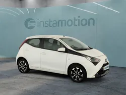 Weiß Gebraucht 2019 Toyota Aygo X-play Kleinwagen | 10.095 € (Fairer Preis)