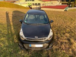 Schwarz Gebraucht 2016 Kia Rio Kleinwagen | 6.800 € (Fairer Preis)