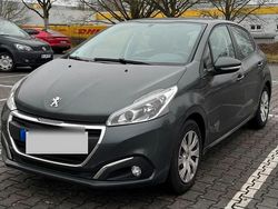Schwarz Gebraucht 2016 Peugeot 208 Active Kleinwagen | 6.600 € (Fairer Preis)