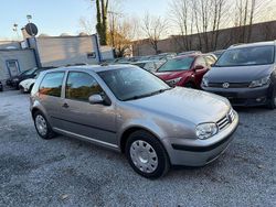 Grau Gebraucht 2003 VW Golf Limousine | 2.222 € (Fairer Preis)