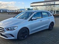 Silber Gebraucht 2020 Mercedes B180 Van / Kleinbus | 20.390 € (Guter Preis)