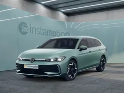 Grün Gebraucht 2024 VW Passat R-line Kombi | 50.210 € (Etwas zu teuer)